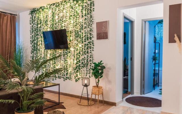 Jungle Apartment 15 Min Walk to Beach & Downtown