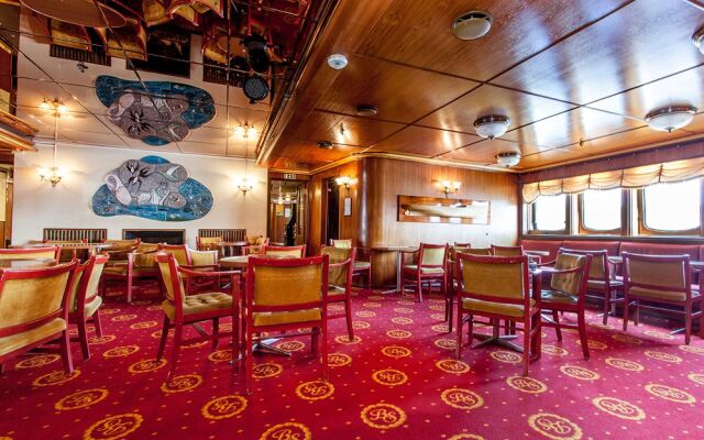 MS Birger Jarl - Hotel & Hostel