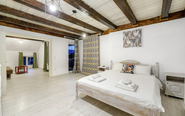 Tropica Home with Barbeque & Ciubar