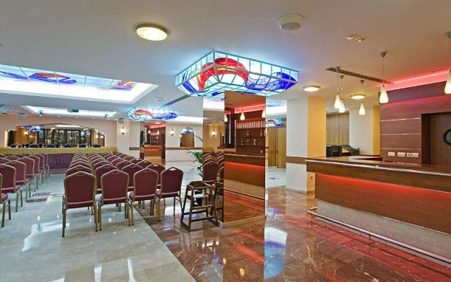 Perla Marina Hotel & Apartamentos