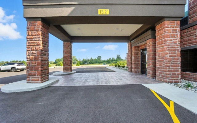 Cobblestone Hotel & Suites-Bellefontaine