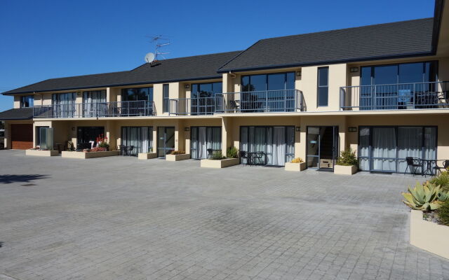 Avalon Manor Motel