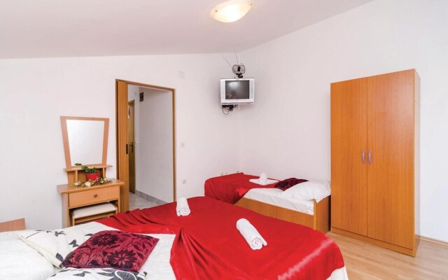 Awesome Home in Plat With Wifi and 1 Bedrooms