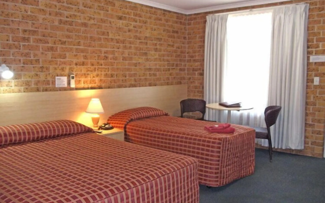 Town & Country Motor Inn