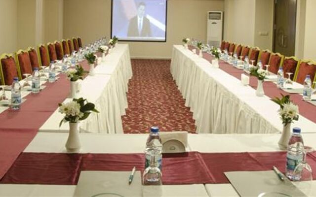Tilmen Hotel
