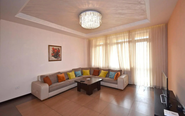 Northern Avenue 2 bedroom Modern Apartment With Balcony HH570