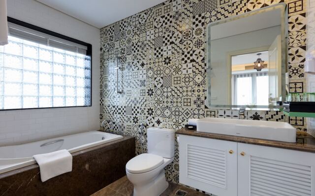 Minasi HanoiOi Lakeside Hotel