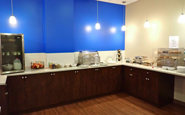Days Inn by Wyndham Airdrie
