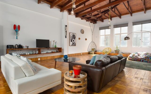 Wellington 7B - Adults Only