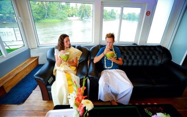 Mass Holidays Houseboat