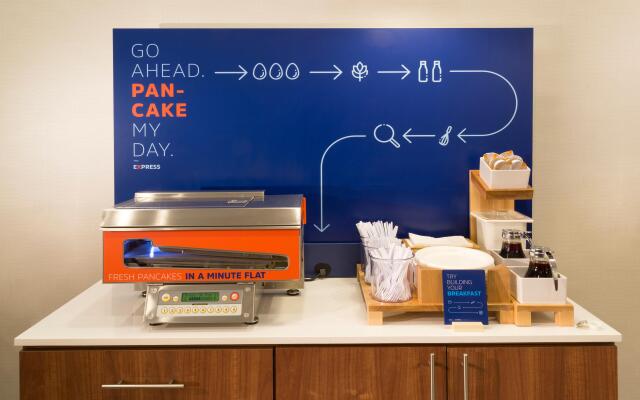 Holiday Inn Express & Suites Seattle South - Tukwila by IHG