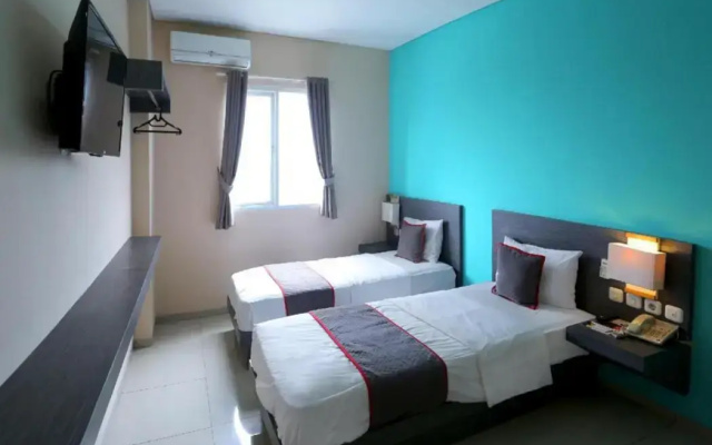 Super OYO Townhouse OAK Hotel Fiducia Pondok Gede