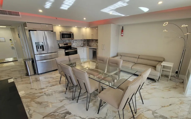 Alexander 521 3 Bedroom Apts by RedAwning