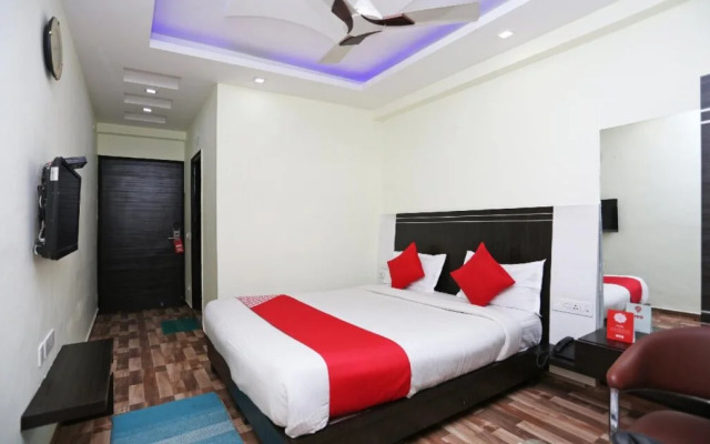 OYO 16688 Hotel Vrs