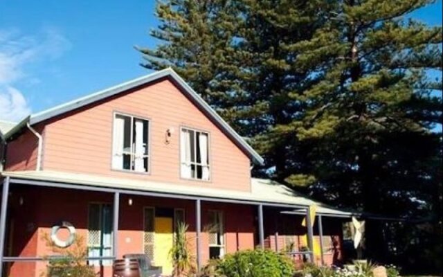 Dunsborough Beachouse YHA Hostel