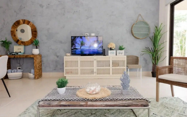 The Spacious Condo by Acomodo