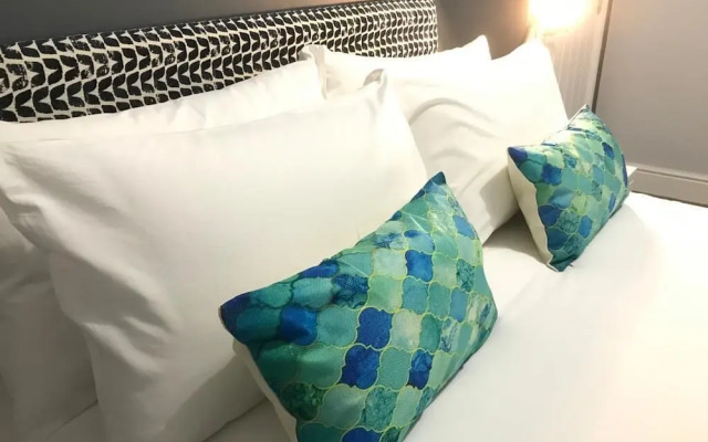 Springfield House Serviced Accommodation by Saffatel