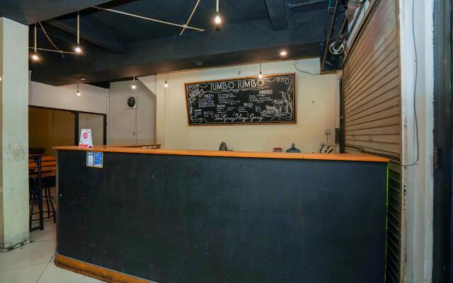 OYO 1956 Kana Family Residence