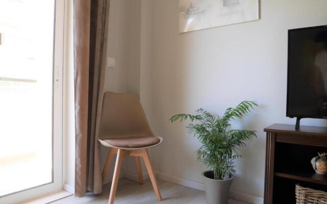 Porto Plaza City Center Apartment AC/Wifi