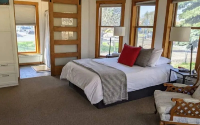Endion Station Inn | Hotel Next to Lake Superior