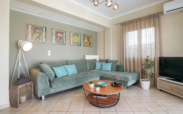 Madini Luxury villa with private Heated pool