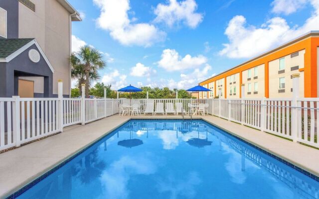 Microtel Inn & Suites Panama C