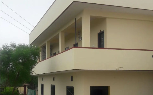 Royal Zayka Hotel & Restaurant
