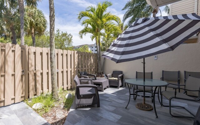 Cozy Minium In Quiet Gated Community In Palm Beach Lakes 2 Bedroom Condo by Redawning