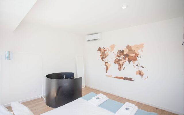 Liiiving - Downtown Balcony Apartment