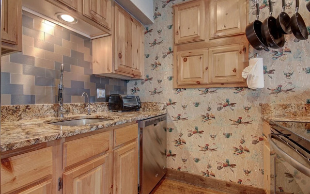 Nice Update Condo - Great Access to Superbee Lift in East Village - AN302 by RedAwning