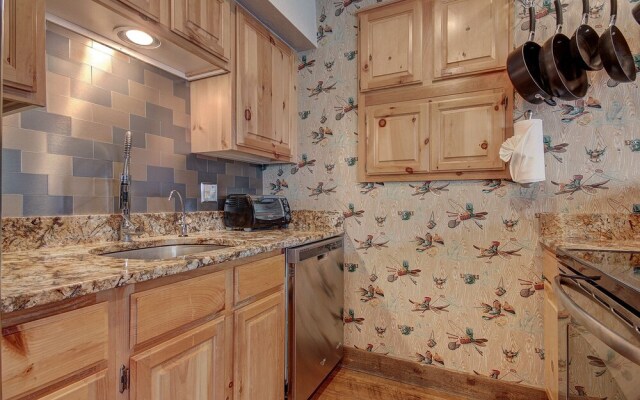 Nice Update Condo - Great Access to Superbee Lift in East Village - AN302 by RedAwning