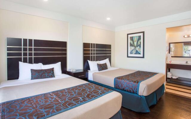 Travelodge by Wyndham Fresno Yosemite Area