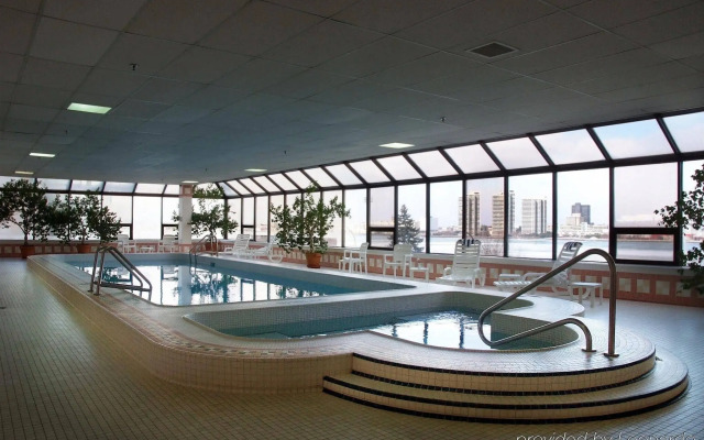 DoubleTree by Hilton Windsor Hotel & Suites