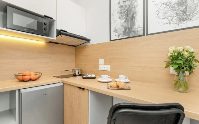 Stylish Studio Seredyńskiego by Renters