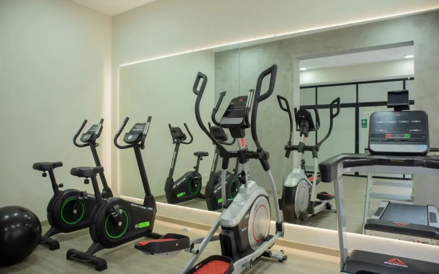 w Striking 1BR w Perfect Balcony Near Kennedy Park