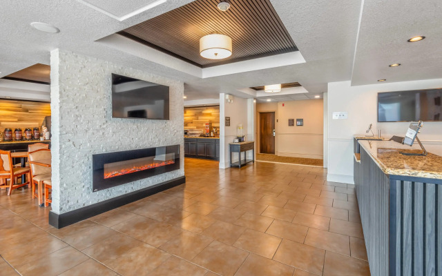 Comfort Inn & Suites Thousand Islands Harbour District