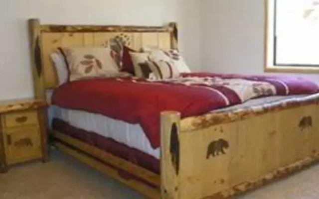 RedAwning Out of Dodge Lodge