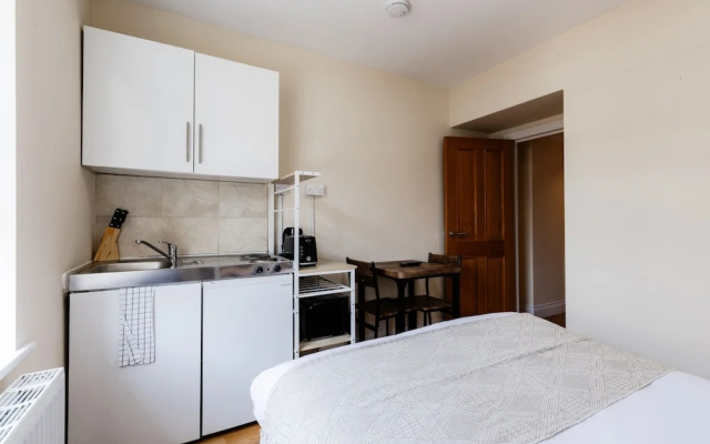 Warm Apartments in Queensway