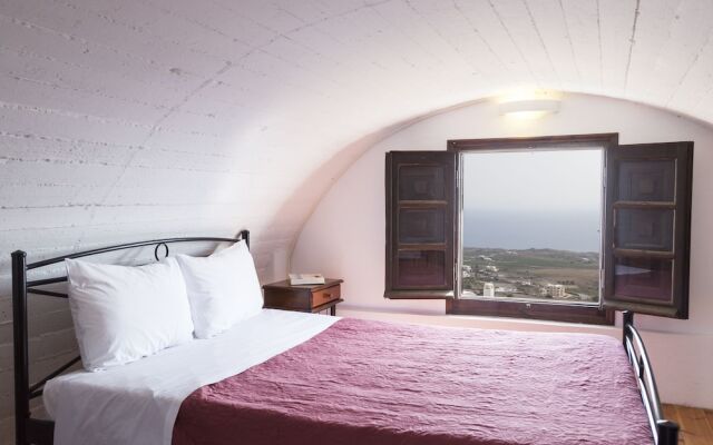 Traditional House in the center of Santorini