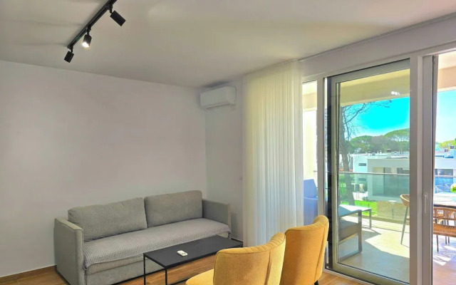 Aqua Bliss Apartment