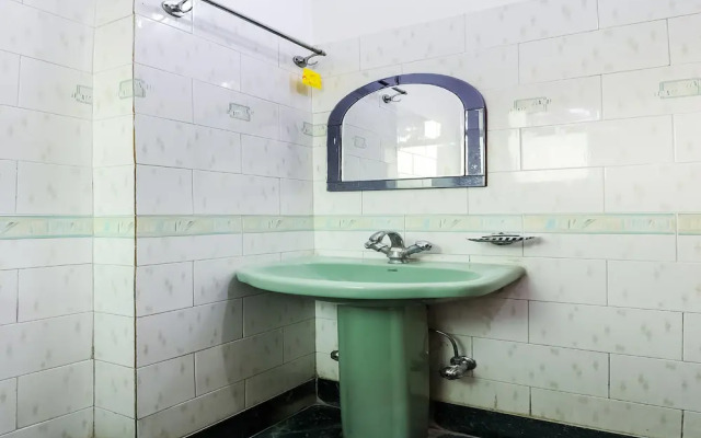 OYO 30121 Hotel Shanti Inn