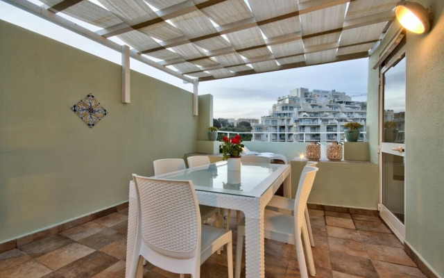 Seaviews Hilltop Beach House St Julians