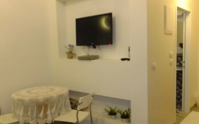 Nuriel Fruit & Guest House