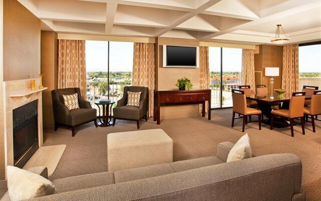 Sheraton Crescent Hotel