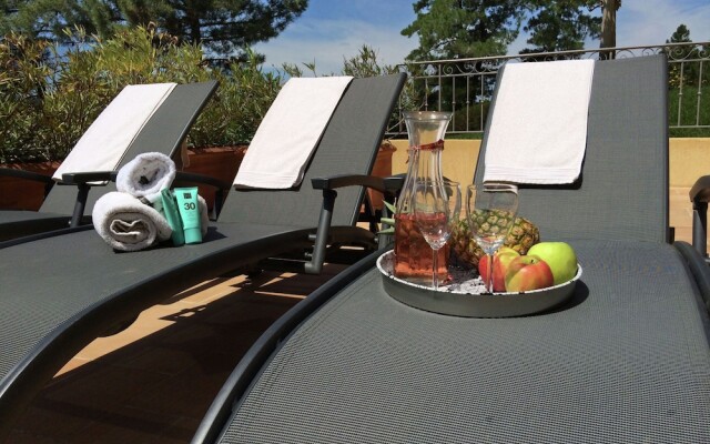 Opulent Villa in Le muy with Swimming Pool