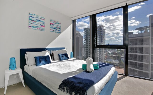 Infinity Roof Top Pool City Apartment