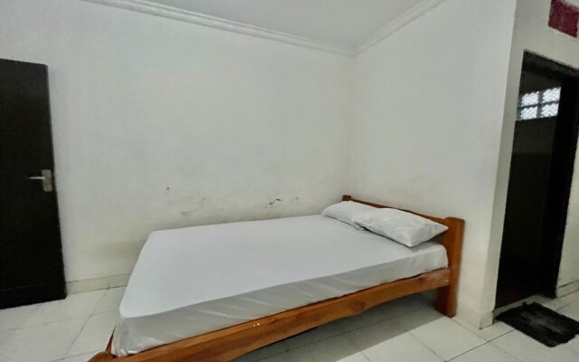 OYO Life 93504 Kost Krisna
