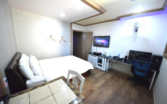 Adam & Eve Hotel