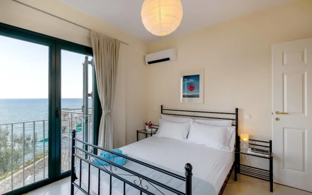 Villa in Pera Melana Near Kissakas Beach