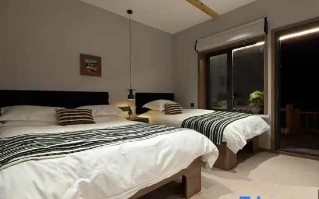 Kanas JunYue Courtyard Homestay